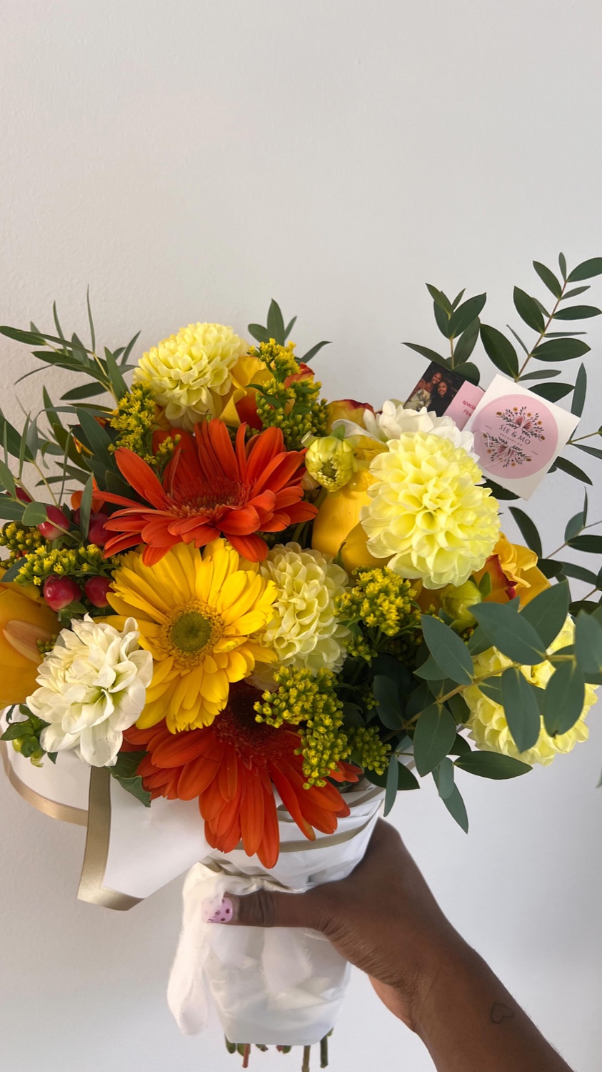Autumn-toned floral arrangement by Sie & Mo Bouquet Co.